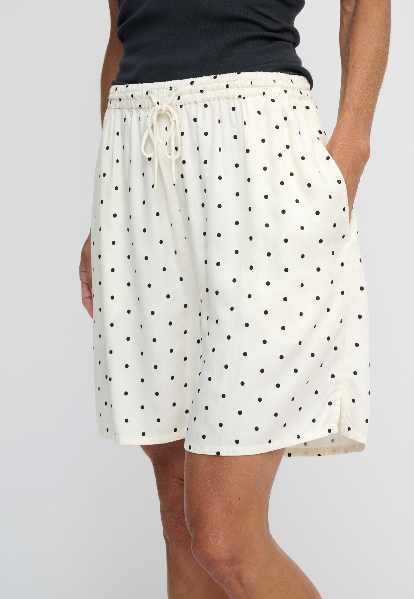 ★EXPIRED GIRL★POLKA DOT FRILL SHORTS WHITE★韓国送料込 peaches shorts - polka dots