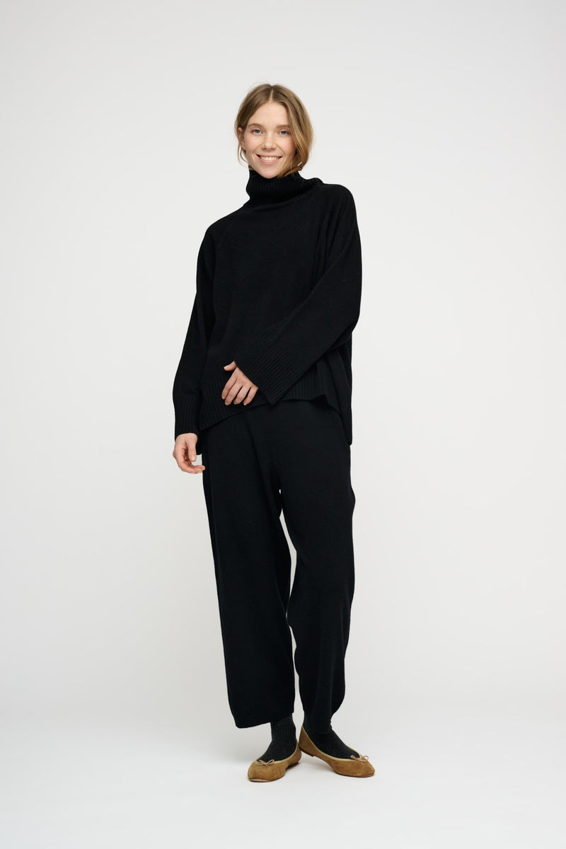 Aster Yours Black 757 LOW