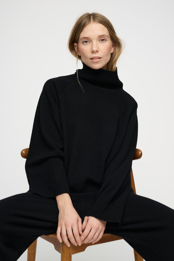 Aster Yours Black 760 LOW