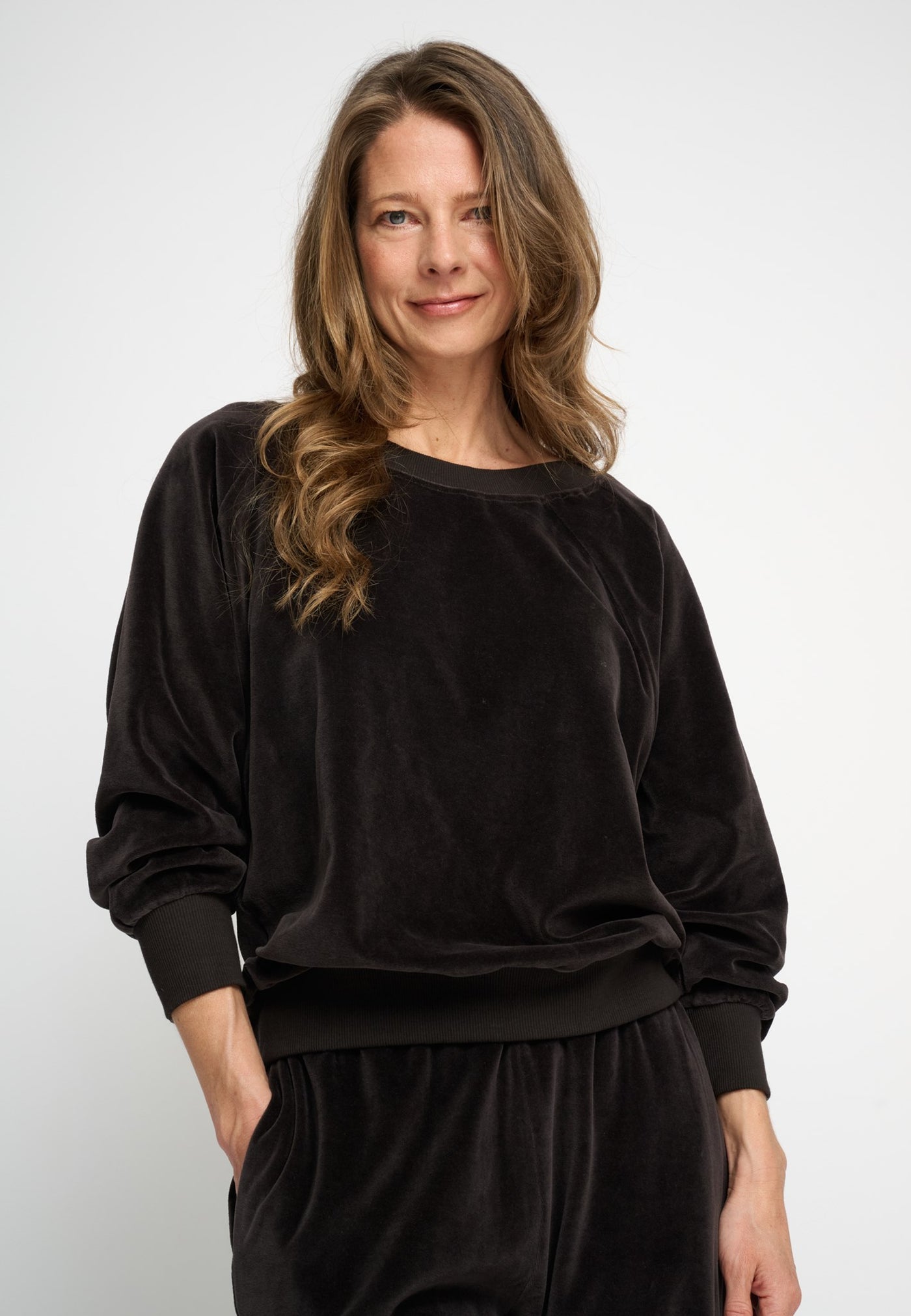 joline_velvet_dark_brown_153_l