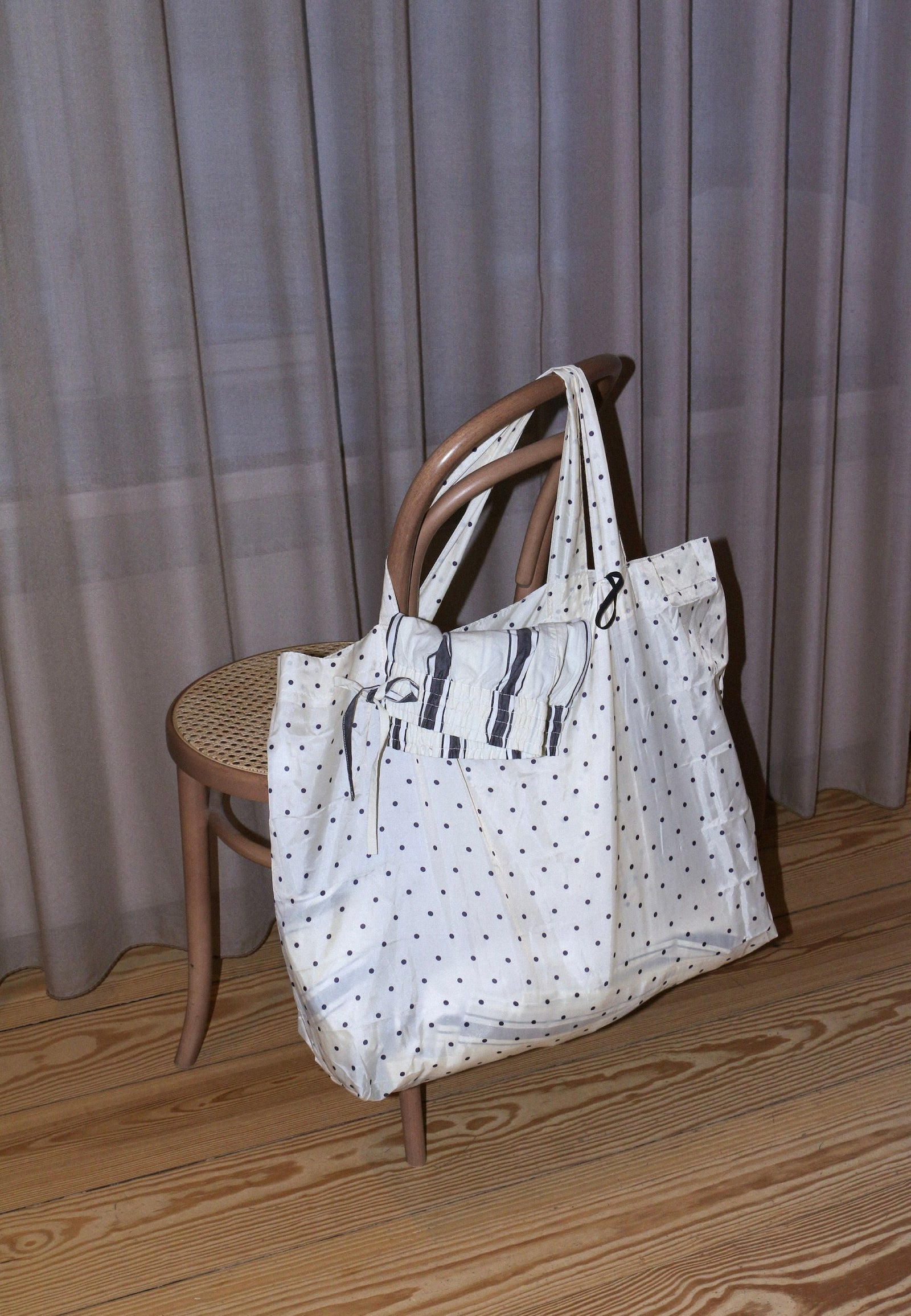dotted foldable shopper