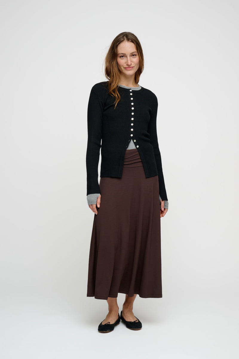 Still Black Gracious Dark Brown 1619 LOW