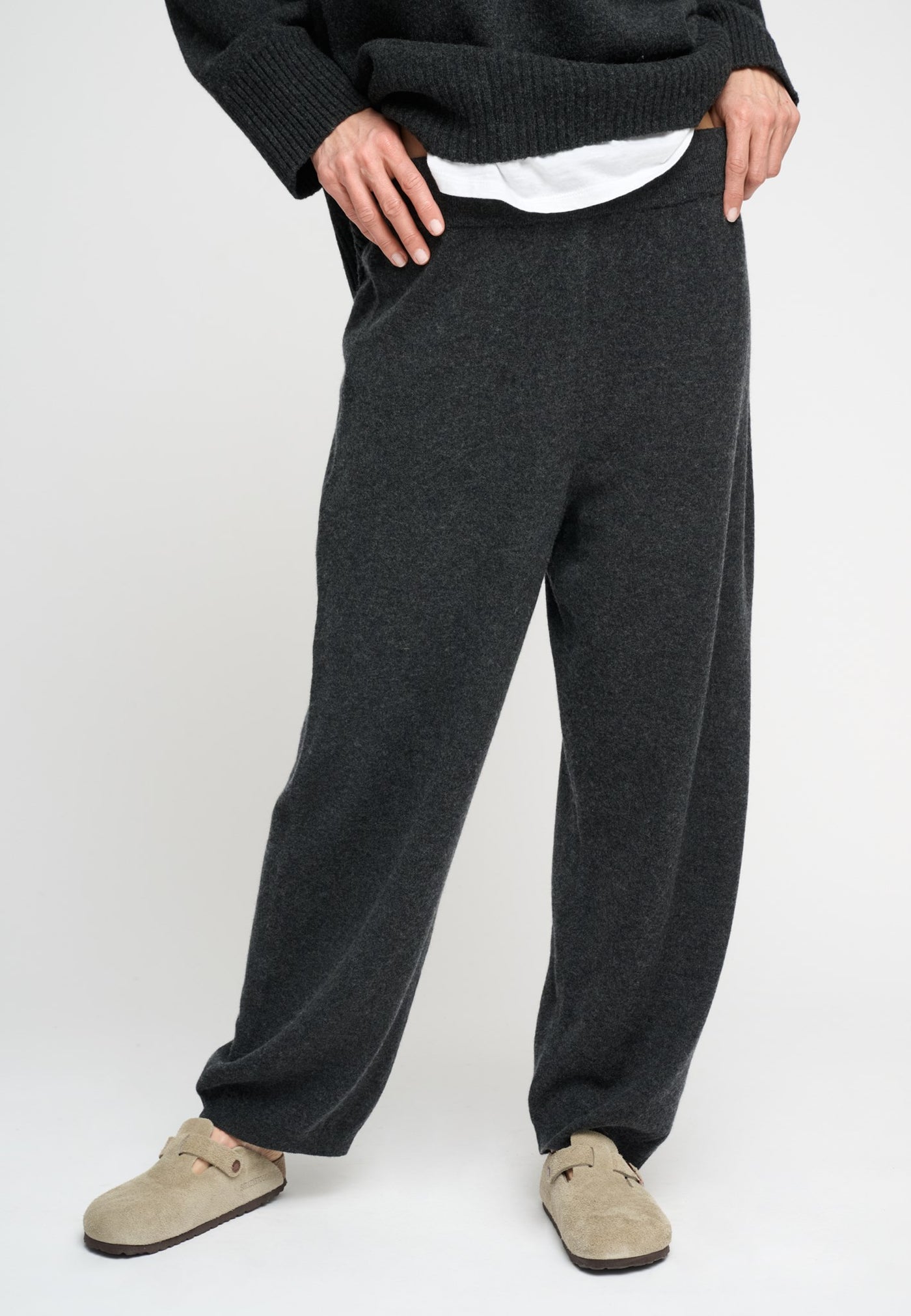 ✨美品✨PERVERZE shirring narrow knit pants PERVERZE shirring narrow knit pants